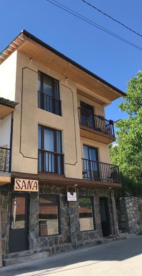 Sana Guest House Mestia Exteriör bild